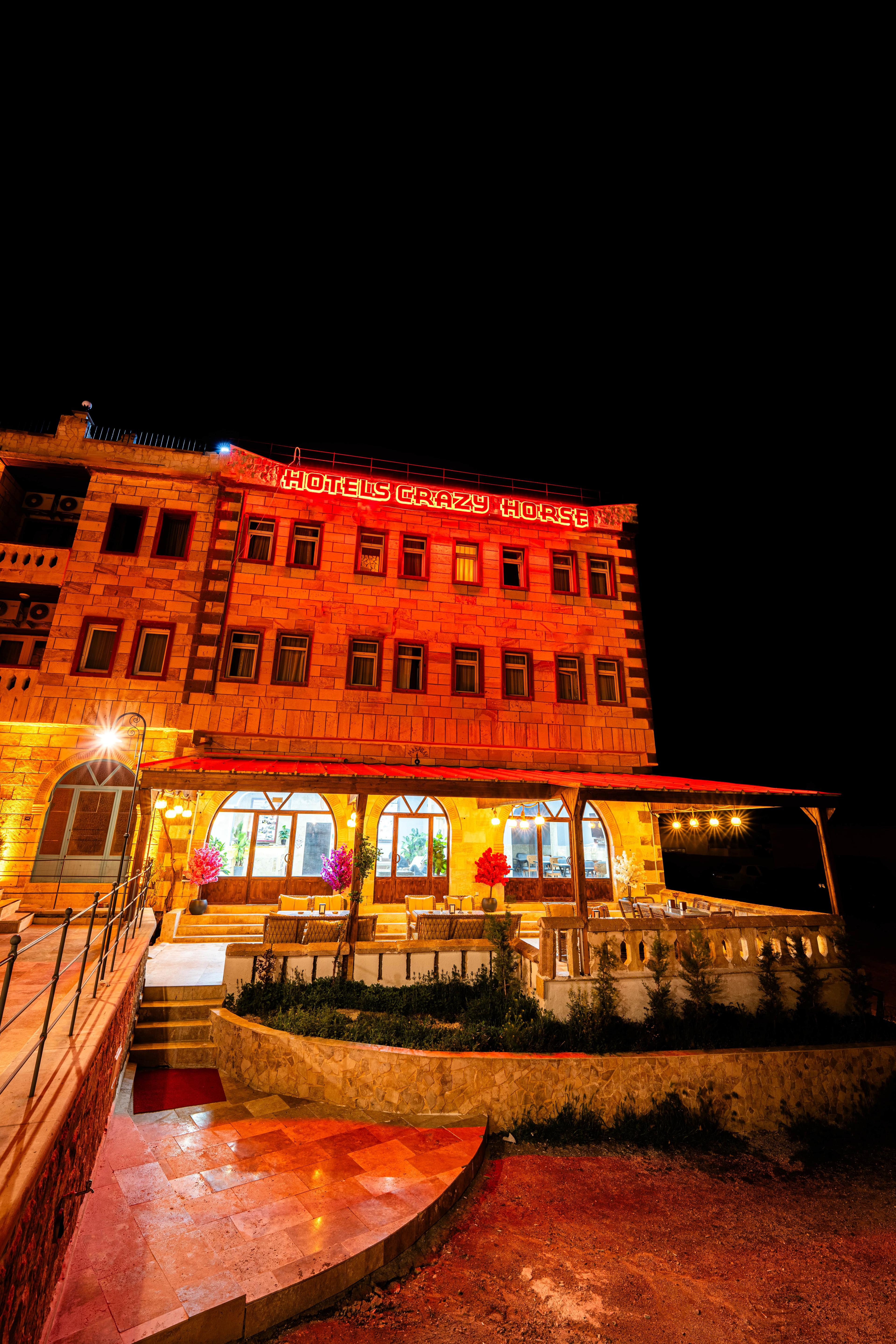 Crazy Horse Hotel